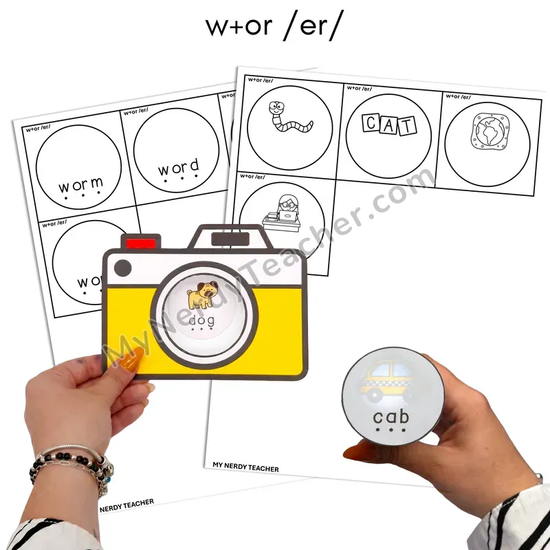 R-Controlled w+or (er Sound) Flashlight Phonics Task Cards — BW