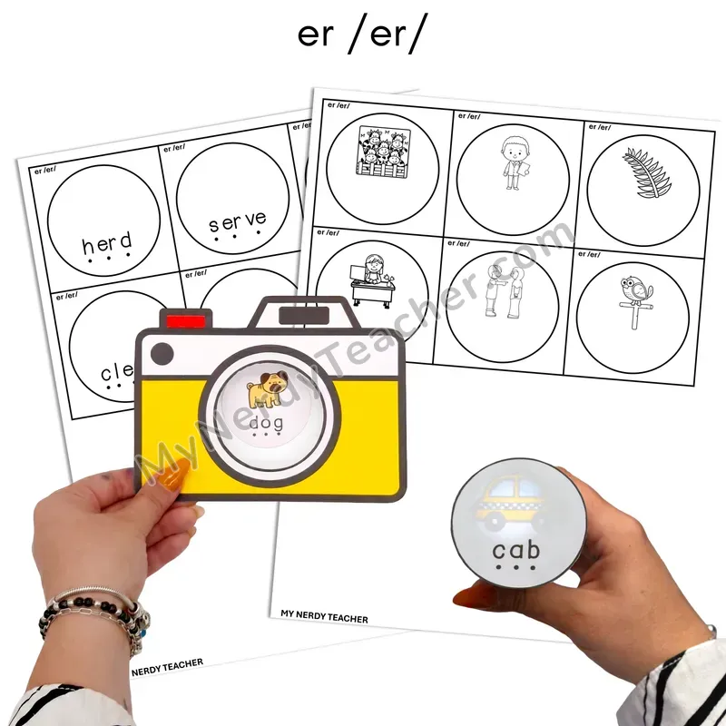 R-Controlled er Flashlight Phonics Task Cards — BW