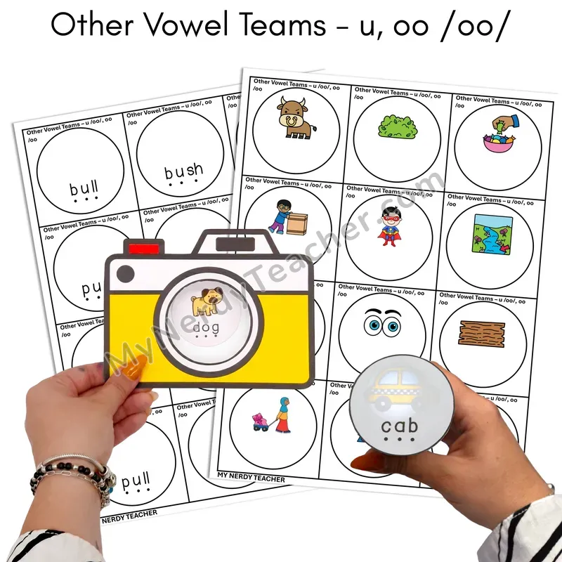 Vowel Teams u, oo (oo Sound) Flashlight Phonics Task Cards — Color